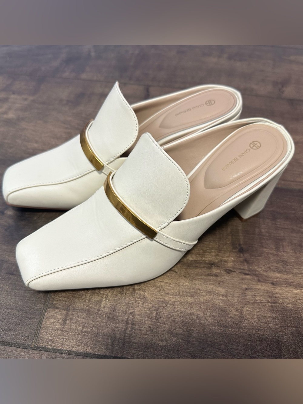 Women’s Size 6.5 Giani Bernini block heel mules Cream And Gold